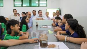 Em Coxim, Governo de MS entrega reformas em três escolas, celebra 50 anos da escola Pedro Mendes Fontoura e inaugura obras de infraestrutura 