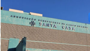 Jovem é agredido com golpes de machado na cabeça após discussão com padrasto em MS