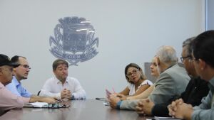 Edilson Magro recebe superintendentes da Saúde e dos Correios em Coxim 