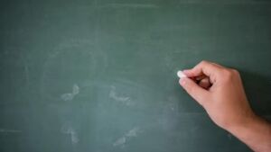 Justiça manda Campo Grande indenizar professora agredida por aluno autista em escola pública
