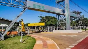 Servidores do Detran-MS realizam ato contra perda de atribuições e descaso institucional 