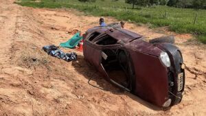 Adolescente de 16 anos tem cabeça esmagada por carro em capotagem