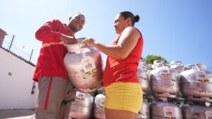 Gás do Povo: botijões gratuitos são entregues em MS; veja quem tem direito e como retirar