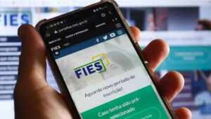 Fies 2025: estudantes devem complementar inscrições adiadas até 16 de janeiro