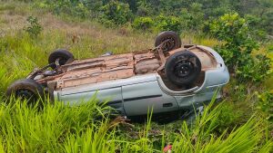Capotamento entre São Gabriel do Oeste e Rio Negro deixa um morto
