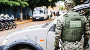 Adolescente é apreendido com arma usada em atentado motivado por guerra de facções em MS
