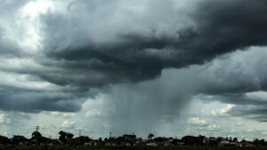 Previsão de tempestade coloca cidades de MS em alerta
