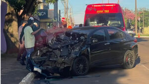 Motorista bêbado bate em viatura da Polícia Civil em MS