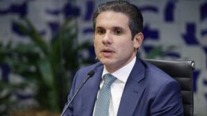 Motta encaminha proposta que prevê o fim da escala 6x1 para CCJ