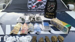 Polícia Militar em Coxim prende homem por tráfico de drogas e fecha 