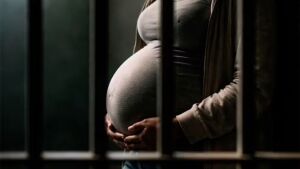 Grávida de 9 meses é solta após ser confundida com foragida em MS