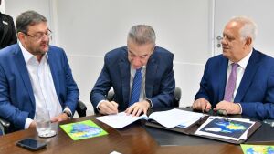 Paulo Corrêa participa de convênio que prevê redução de até 20% no consumo de energia de servidores