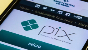 Homem é rendido por ladrão e faz transferências de quase R$ 10 mil em MS