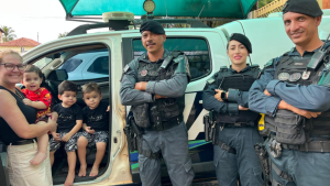 Policia Militar participa de aniversário de pequeno admirador em Coxim