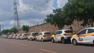 Com fila quilométrica de candidatos, Detran-MS cancela prova prática