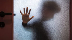 Pai é suspeito de estuprar filho de 12 anos durante bebedeira em MS