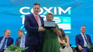 Johnny Guerra Gai concede Título de Cidadã Coxinense à senhora Vilma Alexandre dos Santos