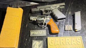 Barbeiro e adolescente mortos em MS levavam armas para guerra de facções, diz polícia