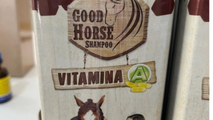 Veterinária influenciadora é presa por vender shampoo de cavalo como produto humano

