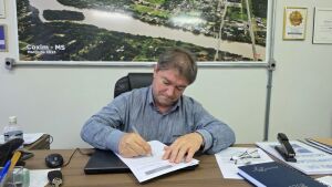Sancionadas leis que reajusta salário para 4,26% e institui data-base para servidores administrativos
