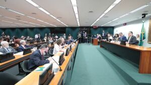 CCJ da Câmara dos Deputados aprova PEC que reduz maioridade penal de 18 para 16 anos