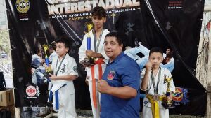 Atletas de Coxim conquistam títulos em campeonato estadual de karatê e já miram desafios internacionais