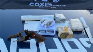 Polícia Militar prende autor por tráfico de drogas e apreende arma de fogo e mais de um quilo de entorpecentes em Coxim
