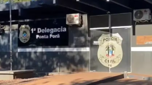 Mulher embriagada é detida por maus-tratos a bebê e desacato em MS