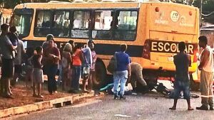 Homem morre após acidente entre bicicleta elétrica e ônibus escolar em MS 