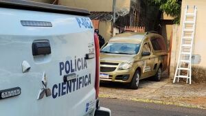 Marido é preso por feminicídio após mãe encontrar filha morta no sofá de casa em MS