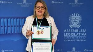 Professora Silvana Zanchett recebe Comenda Pedro Pedrossian na Assembleia Legislativa de MS 