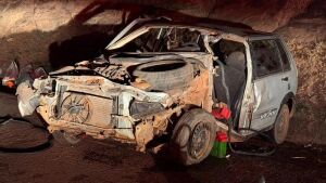 Grave acidente em Rio Verde entre Fiat Uno e caminhão interdita BR-163 nos dois sentidos e deixa quatro feridos 
