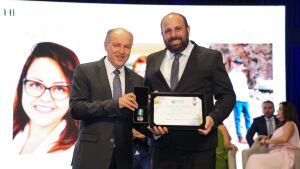 Empresário de Coxim, Willian Mohanna recebe Comenda do Mérito Legislativo por indicação do deputado Junior Mochi