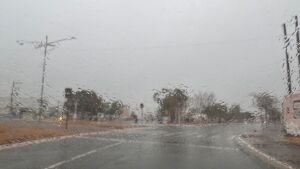 Chuva constante supera 100 mm durante a madrugada e eleva nível do Rio Taquari em Coxim