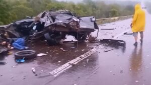 Acidente entre picape e carreta deixa dois em estado grave na BR-163 em Rio Verde 