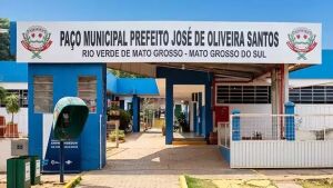 Concurso da Prefeitura de Rio Verde de Mato Grosso organizado por secretário que concorria a vaga é suspenso pela Justiça