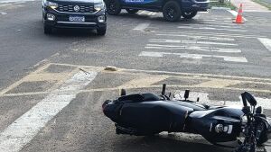 Grave acidente envolvendo motocicleta é registrado na avenida Virgínia Ferreira em Coxim