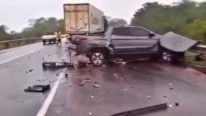 Militares do Exército de Coxim morrem após batida entre caminhonete e carreta na BR-163