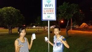 Procurando o Wi-Fi nas Praças de Coxim...