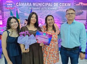 Vereadora L&uacute;cia da AAVC homenageia Eliane Lopes com Mo&ccedil;&atilde;o de Congratula&ccedil;&atilde;o em sess&atilde;o solene pelo Dia Internacional da Mulher