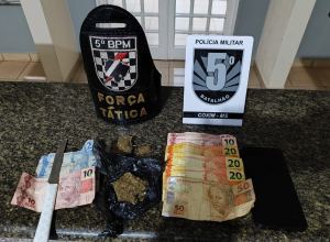 Pol&iacute;cia Militar prende jovem por tr&aacute;fico de drogas em Coxim