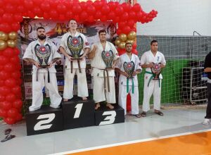 Atleta coxinense conquista p&oacute;dio em importante competi&ccedil;&atilde;o nacional de Karat&ecirc; Full Contact