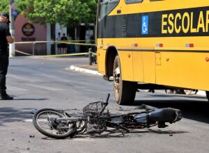 Morre v&iacute;tima de acidente entre bicicleta el&eacute;trica e &ocirc;nibus escolar em MS 
