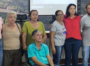 Vereadora L&uacute;cia da AAVC participa de reuni&atilde;o e busca solu&ccedil;&otilde;es para garantir mais dignidade aos idosos da Casa Lar de Coxim 