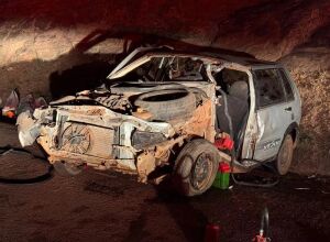 Grave acidente em Rio Verde entre Fiat Uno e caminh&atilde;o interdita BR-163 nos dois sentidos e deixa quatro feridos 