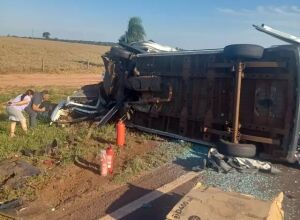 Acidente com van da sa&uacute;de deixa 3 mortos e 7 feridos na BR-163 em MS 