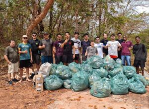Guardi&otilde;es da Natureza da Ordem DeMolay recolhem 28 sacos de lixo durante mutir&atilde;o no C&oacute;rrego Fortaleza, em Coxim