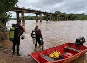 Mergulhadores refor&ccedil;am buscas por homem no Rio Taquari em Coxim 