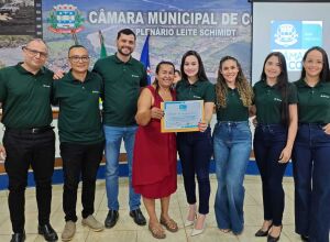 Vereadora L&uacute;cia da AAVC homenageia funcion&aacute;rios do Sicredi por a&ccedil;&otilde;es sociais em Coxim com Mo&ccedil;&atilde;o de Congratula&ccedil;&atilde;o 