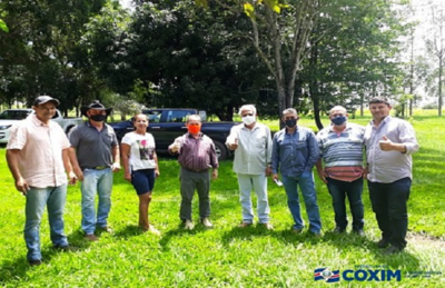 Edilson Magro, vereadores e secretário de Obras em visita a área rural de Coxim